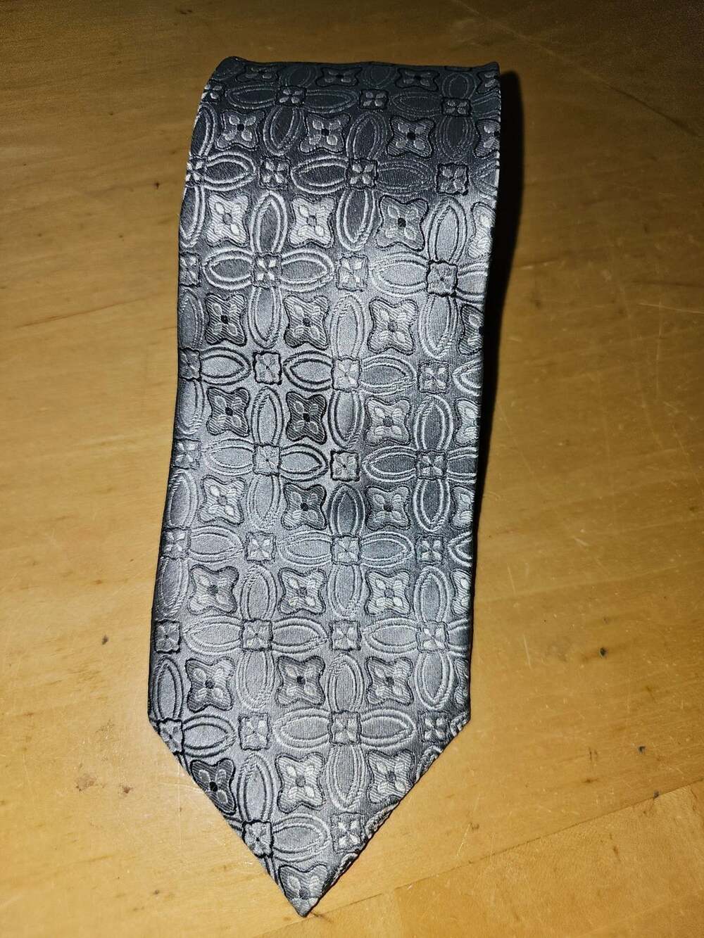**callout** Bocara Silver Gray Jacquard Woven Pattern Silk Men's Necktie
